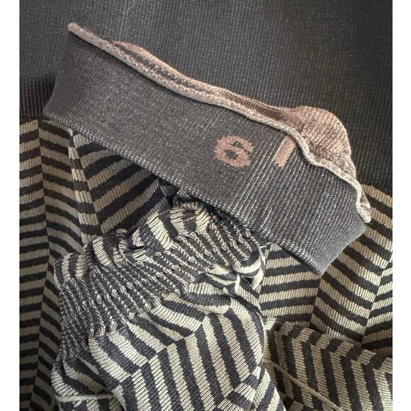 Lululemon Size 6 In the Flow Crop Heathered Fatigue Green Herringbone - Picture 4 of 8